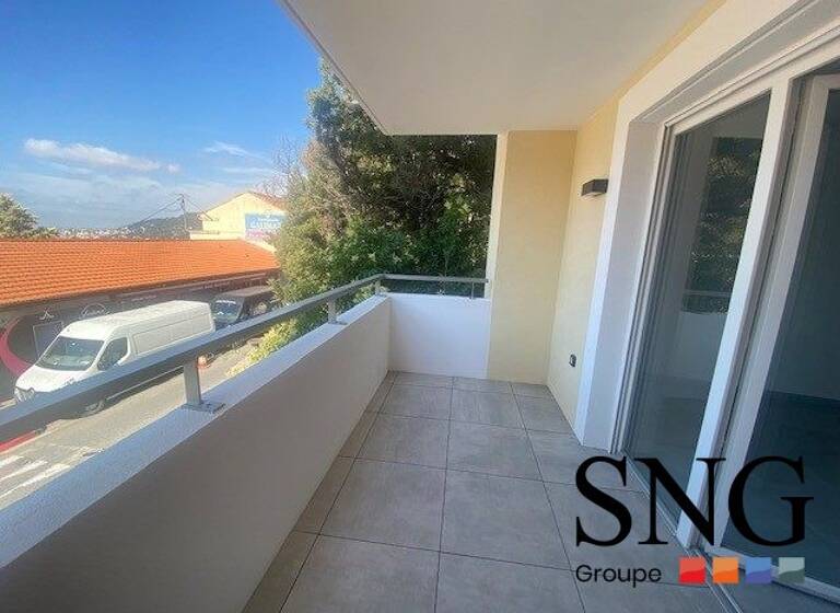 Appartement à louer 985 € 3 pièces 2<br/>chambres 60,9 m²<br/>superficie 1er<br/>étage Châteauneuf-Grasse 06740