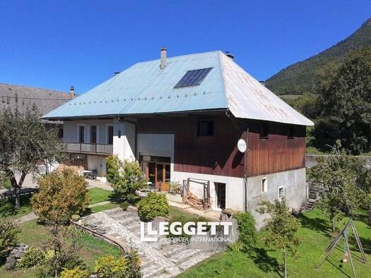 Maison à vendre 595 000 € 7 pièces 4 chambres 254 m² 1 800 m² de terrain La Motte-en-Bauges 73340