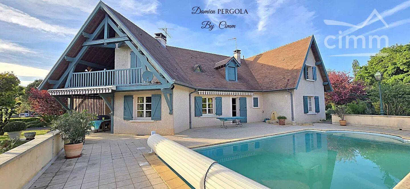 Maison 8 pièces 216 m² · à Montignac-Lascaux · 216 m² · 530 000 €