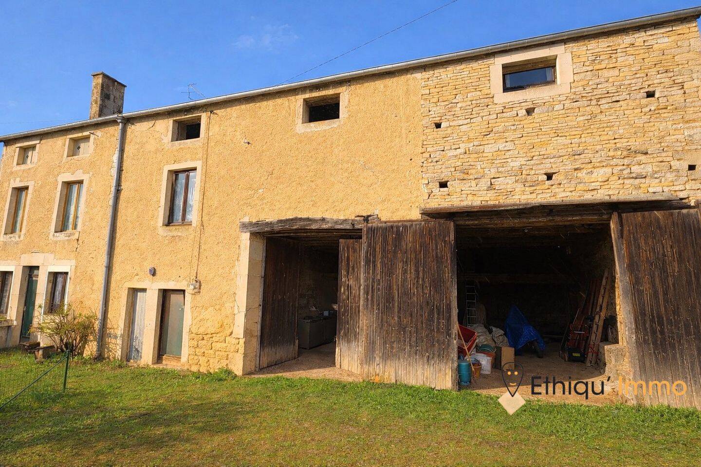Maison 4 pièces 159 m² · à Cour-l'Évêque · 159 m² · 49 000 €
