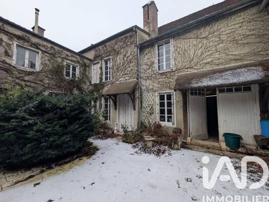 Maison à vendre 155 000 € 7 pièces 4 chambres 217 m² 421 m² de terrain Bar-sur-Seine 10110