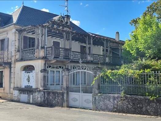 Immeuble à vendre 286 000 € 422 m² Thenon 24210