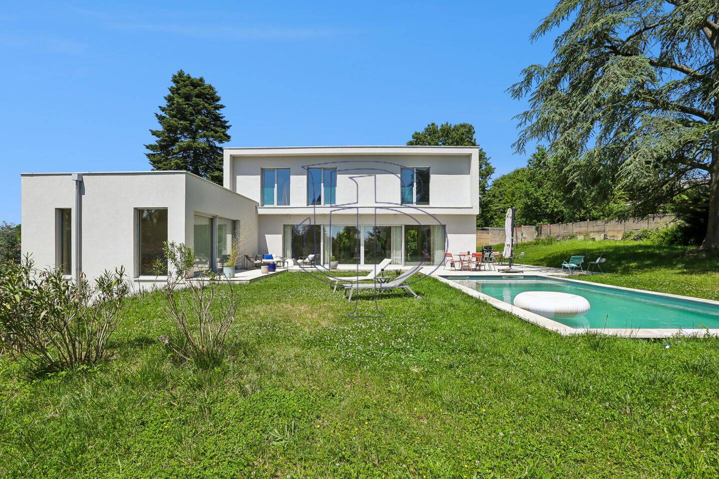 Maison 6 pièces 228 m² · à La Tour-de-Salvagny · 228,3 m² · 1 380 000 €