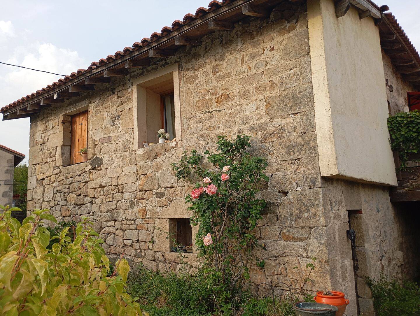 Ex-corps de ferme segalais lotois, en pierres naturelles