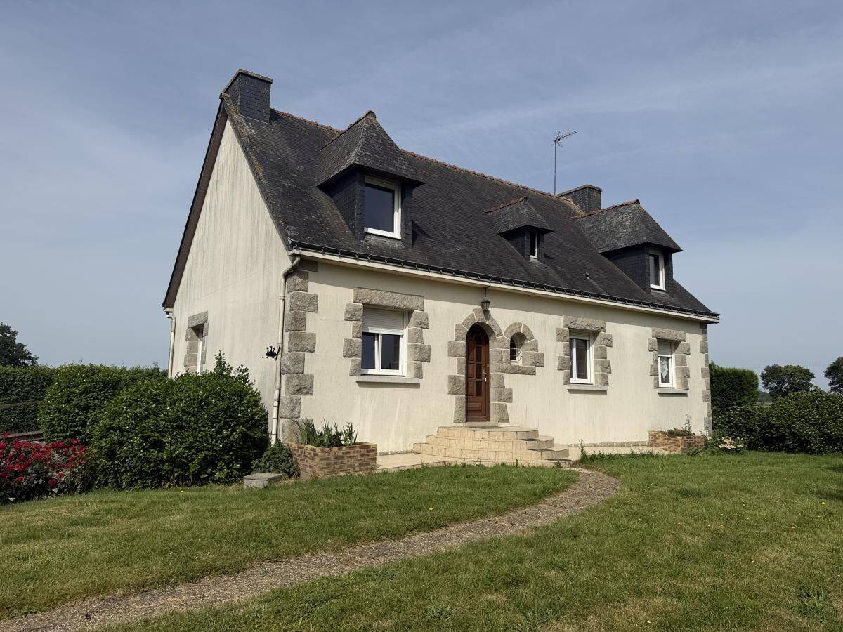 Maison 8 pièces 168 m² · à Merdrignac · 167,7 m² · 171 960 €