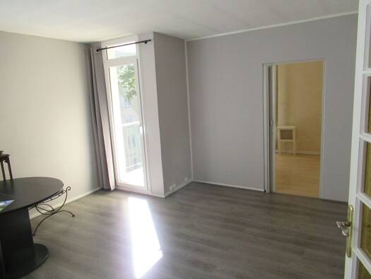 Appartement à vendre 124 000 € 3 pièces 2 chambres 61 m² Étage 3/4 Est Avon 77210