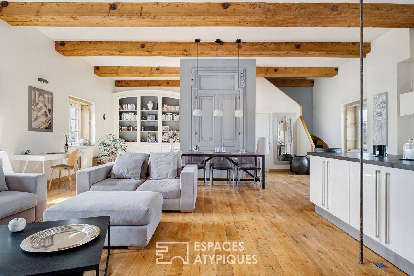 Appartement 4 pièces 163 m² · à Caluire-Et-Cuire · 163 m² · 2 300 €