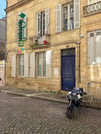 Local commercial à louer 1 115 € 75 m² de surface de vente Hôtel de Ville-Quinconce-Saint Seurin-Fondaudège Bordeaux 33000