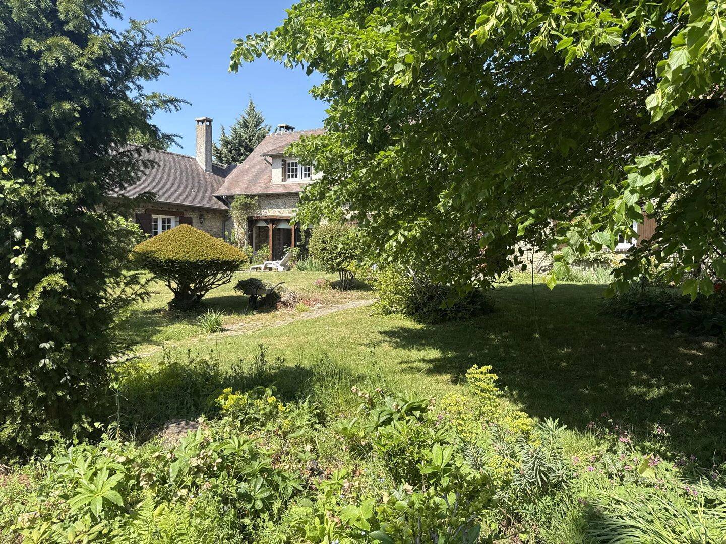 Maison 13 pièces 330 m² · à Saint-Léger-en-Yvelines · 330 m² · 835 000 €