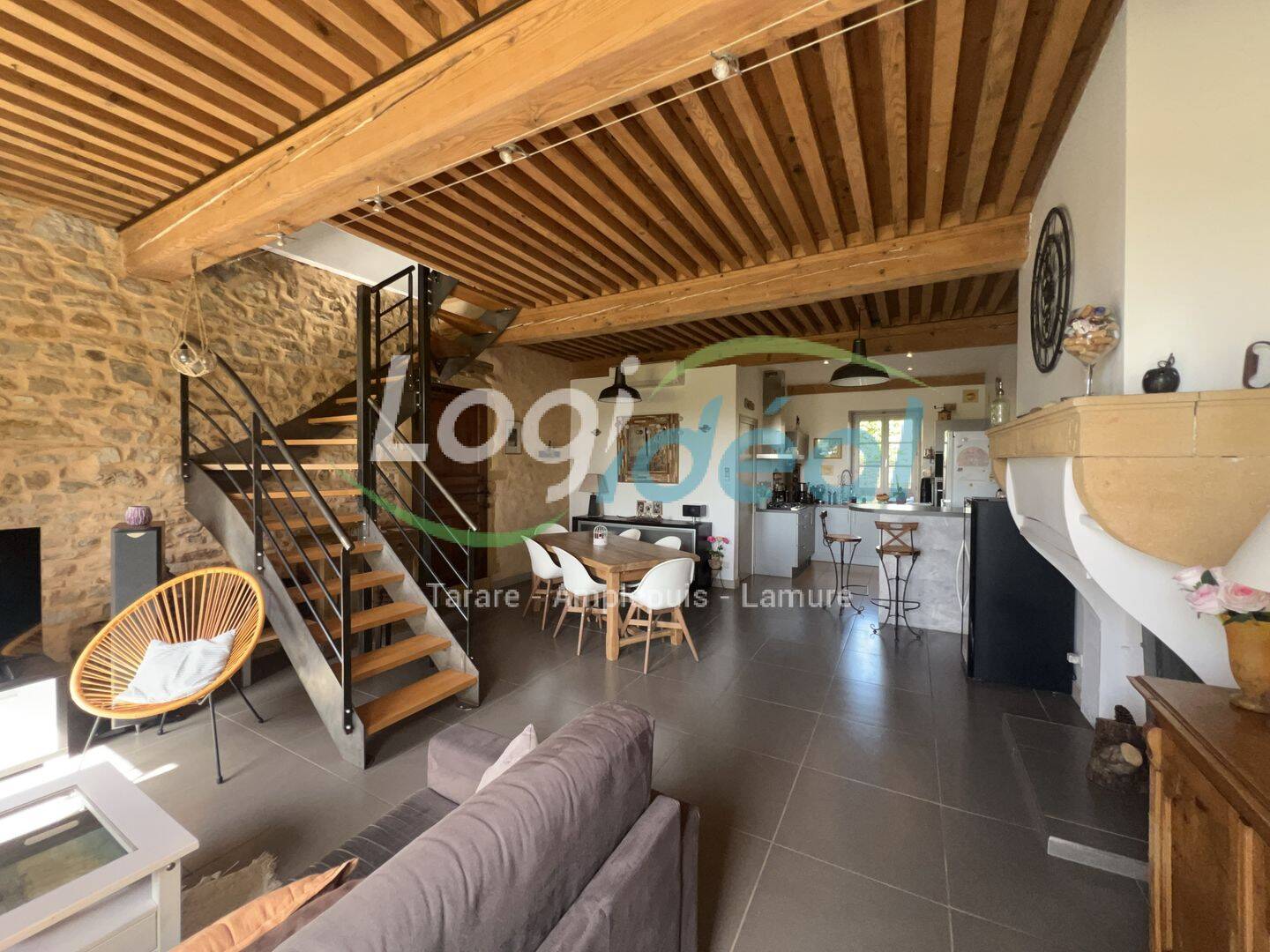Appartement 4 pièces 104 m² · à Val d'Oingt · 103,9 m² · 332 000 €