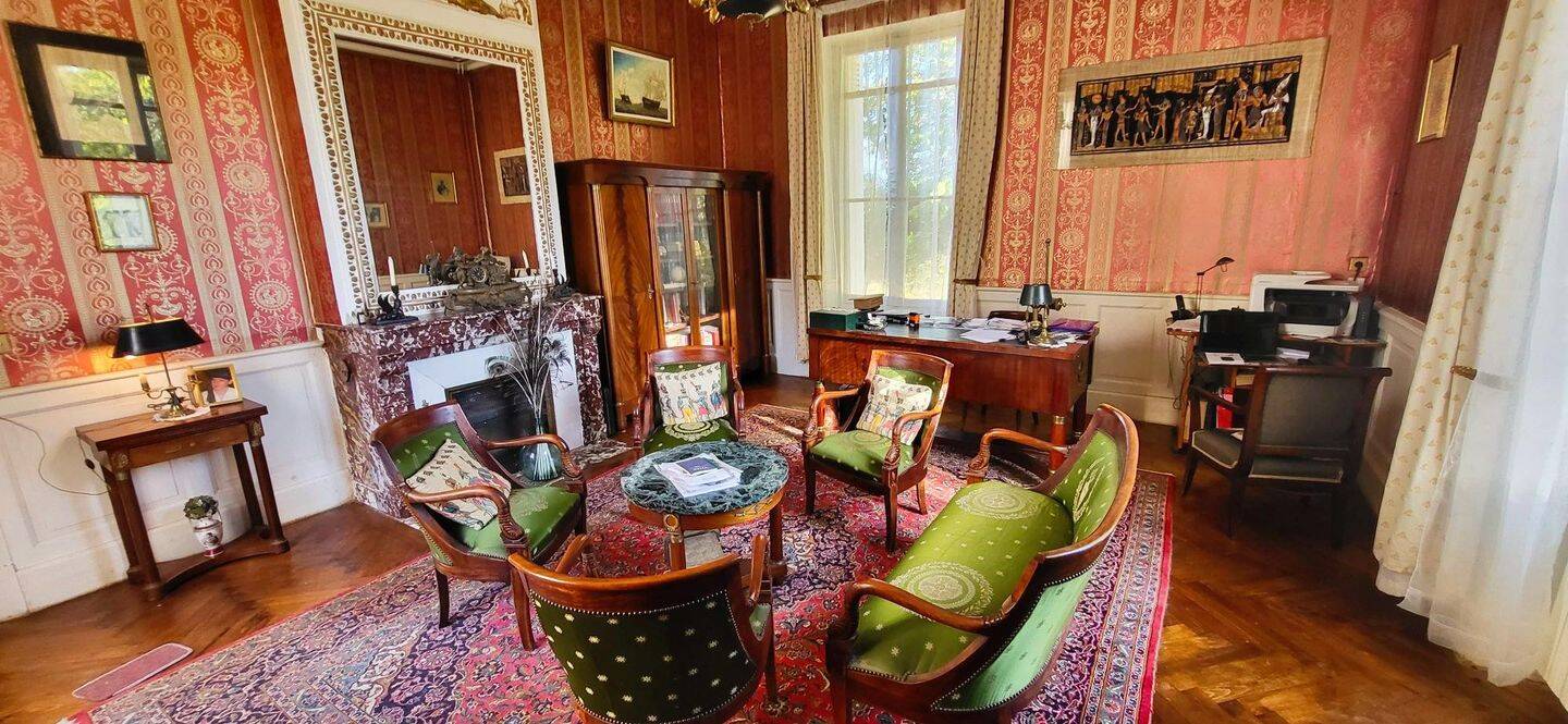 Maison 10 pièces 365 m² · à Astaffort · 365 m² · 836 000 €