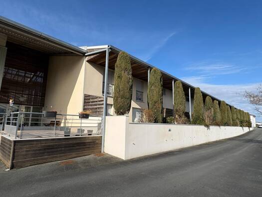 Duplex à vendre 163 500 € 3 pièces 2 chambres 68 m² RDC/1 Centre Saintes 17100