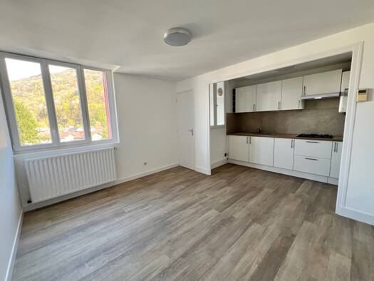 Appartement à louer 695 € 2 pièces 1 chambre 42,1 m² Étage 4/4 Nord Gières 38610