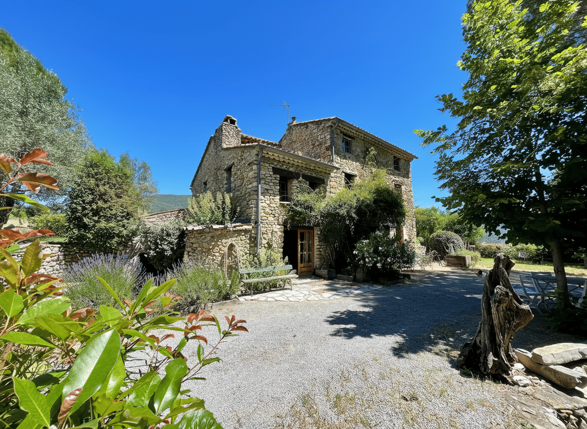 Maison 8 pièces 225 m² · à Nyons · 225 m² · 699 000 €