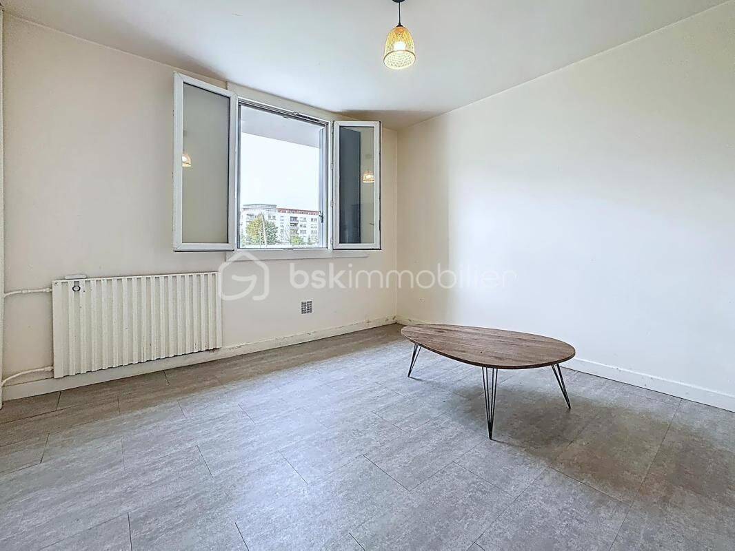 Appartement 1 pièce 27 m² · à Échirolles · 27,3 m² · 58 000 €