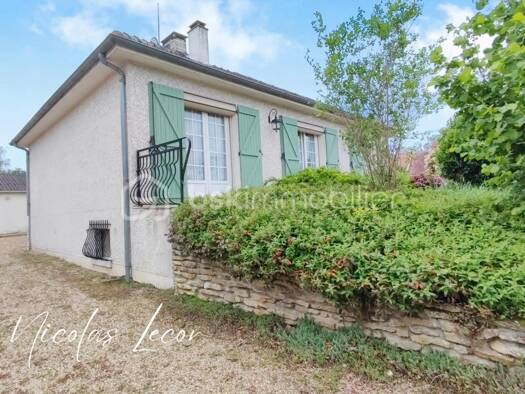 Maison à vendre 159 000 € 7 pièces 5 chambres 140 m² Foëcy 18500