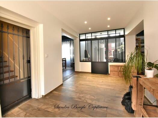 Maison de ville à vendre 528 000 € 10 pièces 6 chambres 227 m² 383 m² de terrain Centre Ville Rive Gauche Laval 53000