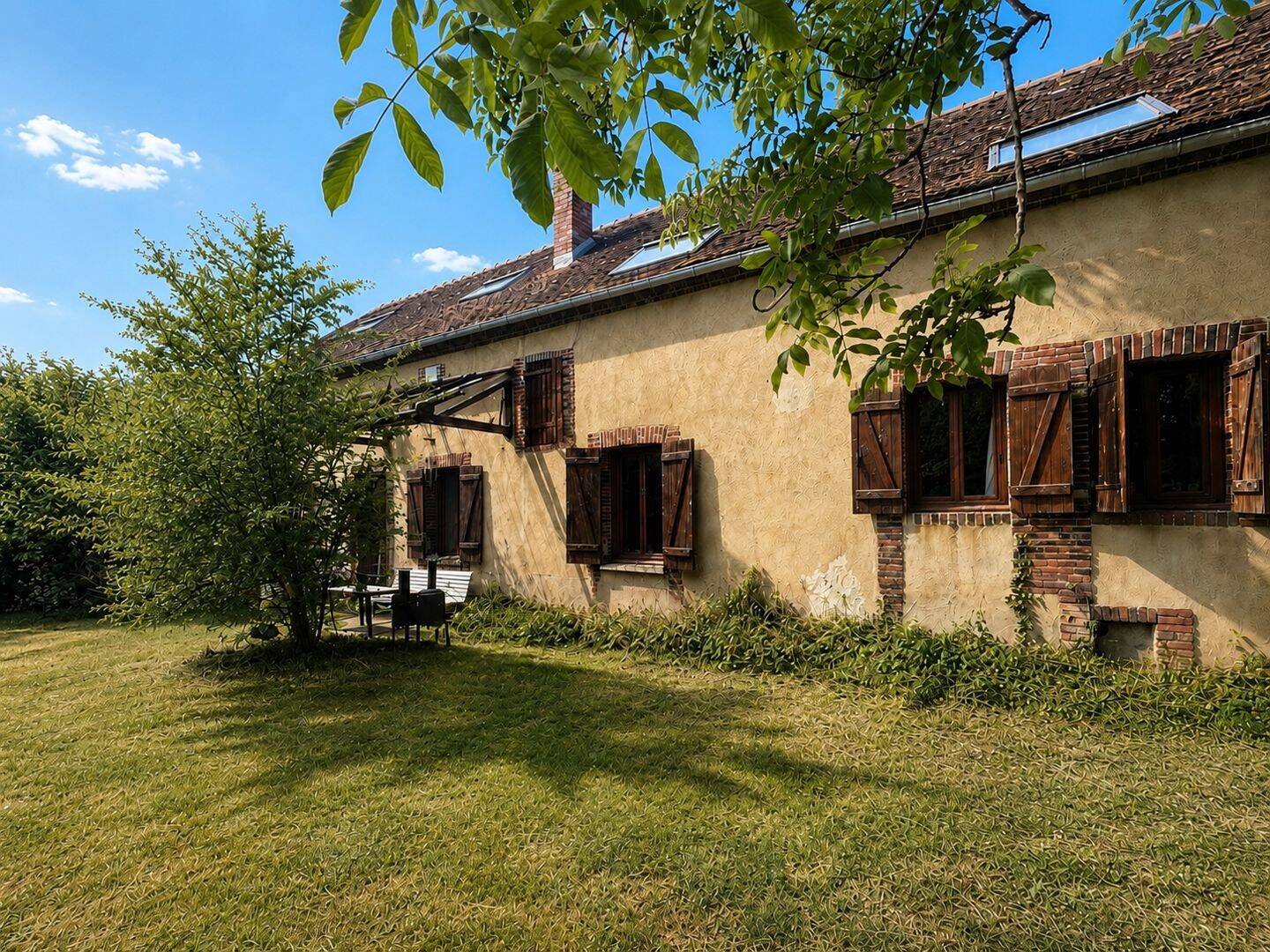 Maison 9 pièces 214 m² · à Les Bordes · 214 m² · 172 000 €