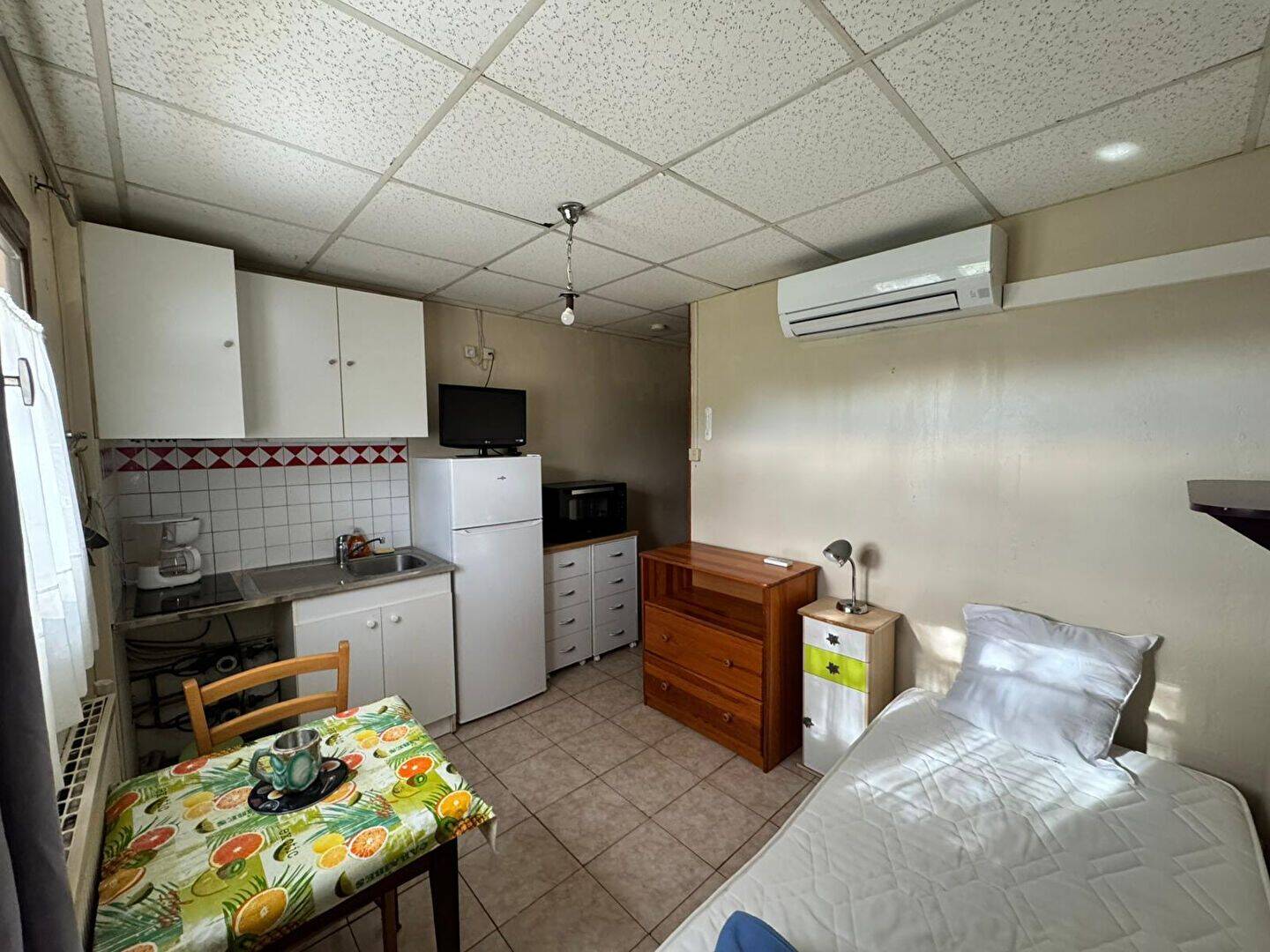 Appartement 1 pièce 13 m² · à Caumont-sur-Durance · 12,5 m² · 380 €