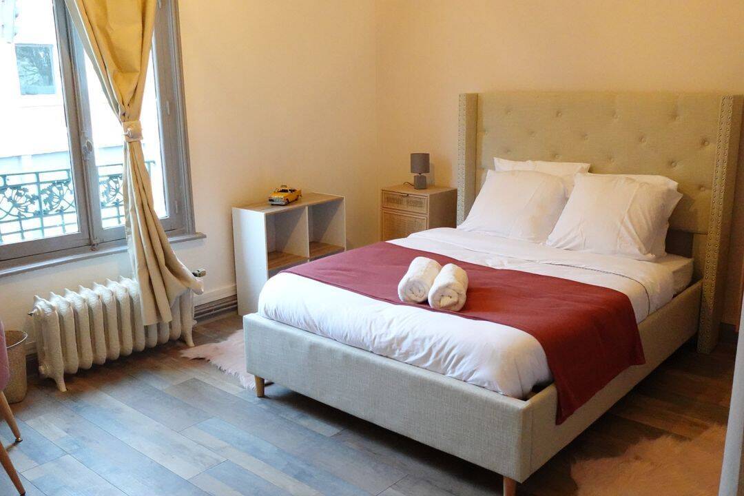 Maison 10 pièces 300 m² · à Lens · 300 m² · 3 600 €/mois