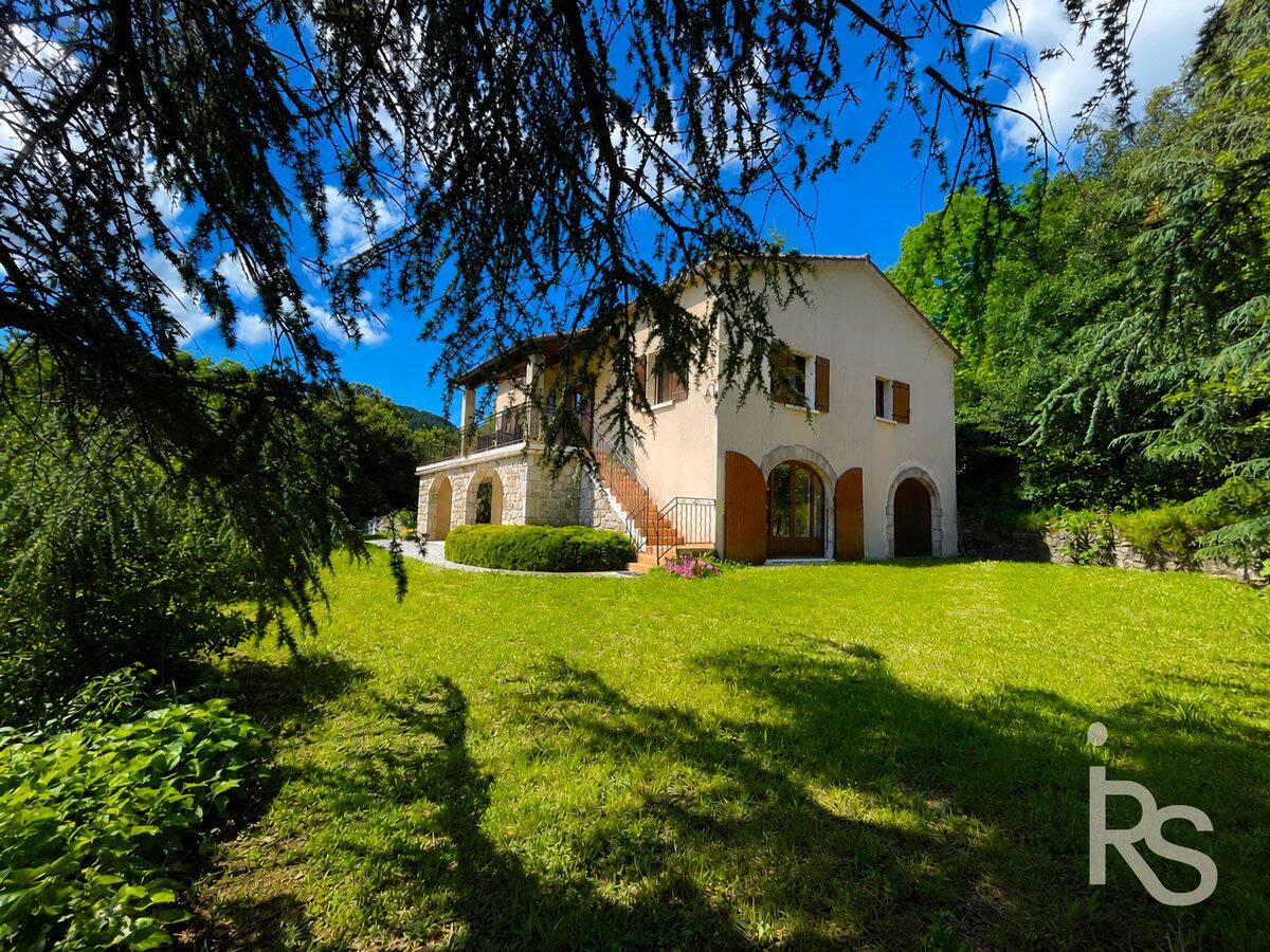 Une villa traditionnelle de 172 m2 avec une très jolie vue et 56