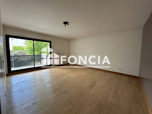 Appartement 3 pièces 82 m² · à Grenoble · 81,6 m² · 863 €