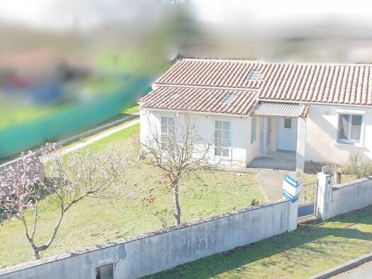 Maison à vendre 177 240 € 3 pièces 2 chambres 80 m² 1 387 m² de terrain Corme-Écluse 17600