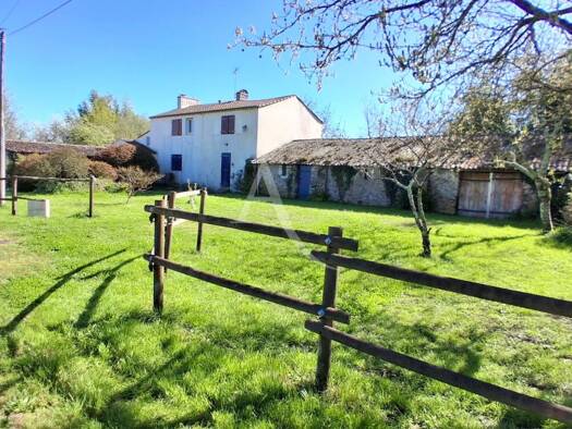 Maison à vendre 291 500 € 7 pièces 5 chambres 128 m² 1 989 m² de terrain Vue 44640