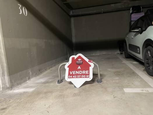 Parking à vendre 15 000 € Pélissanne 13330