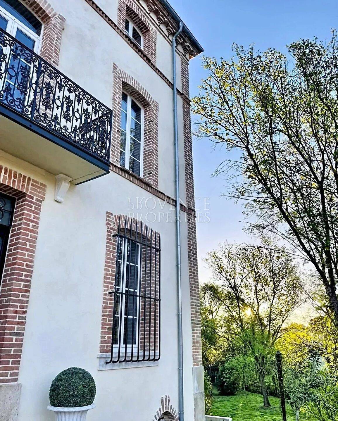 Maison 8 pièces 158 m² · à Le Val · 158 m² · 499 000 €