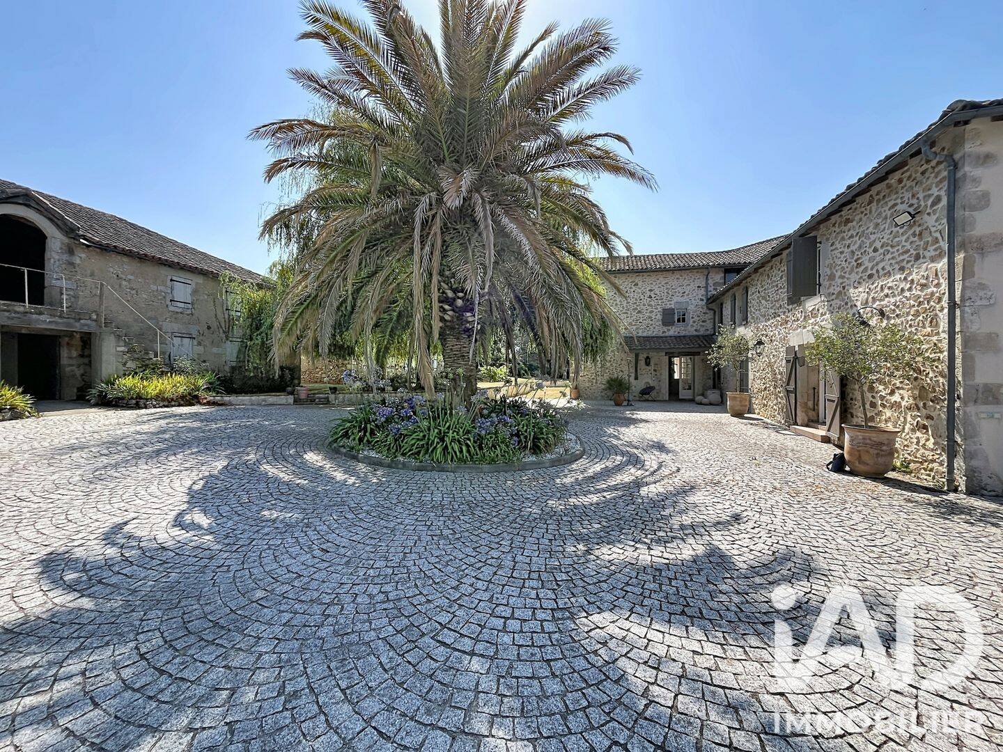 Maison 16 pièces 500 m² · à Saint-Aubin · 500 m² · 885 000 €