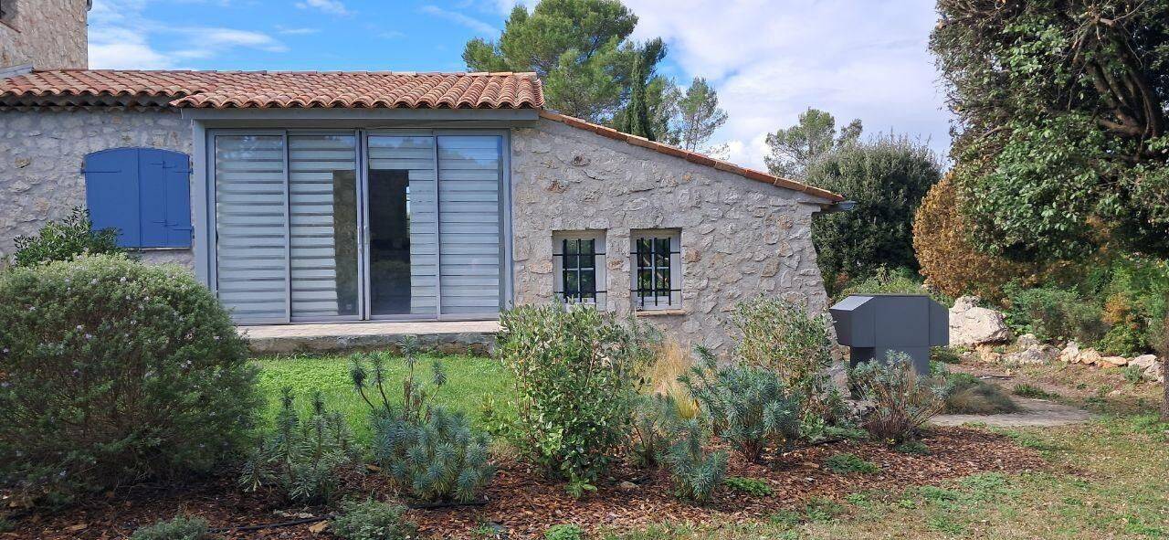 Appartement 1 pièce 28 m² · à Roquefort-les-Pins · 28 m² · 675 €