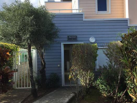 Appartement à louer 1 550 € 4 pièces 3 chambres 103 m² RDC/1 Saint-Pierre 97410