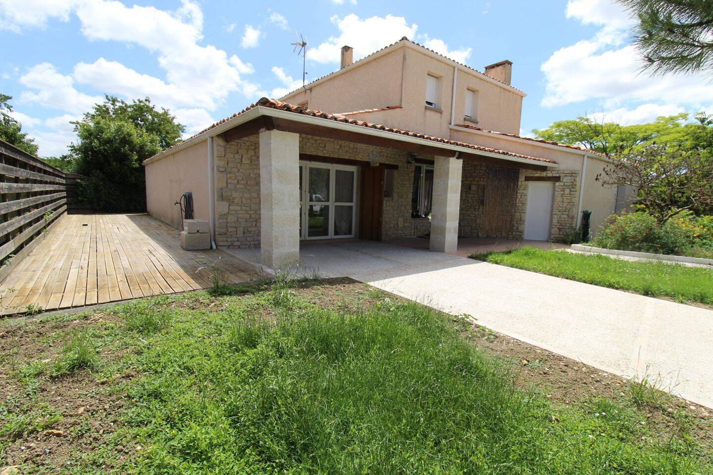 Maison 8 pièces 235 m² · à Vouhé · 235 m² · 405 500 €