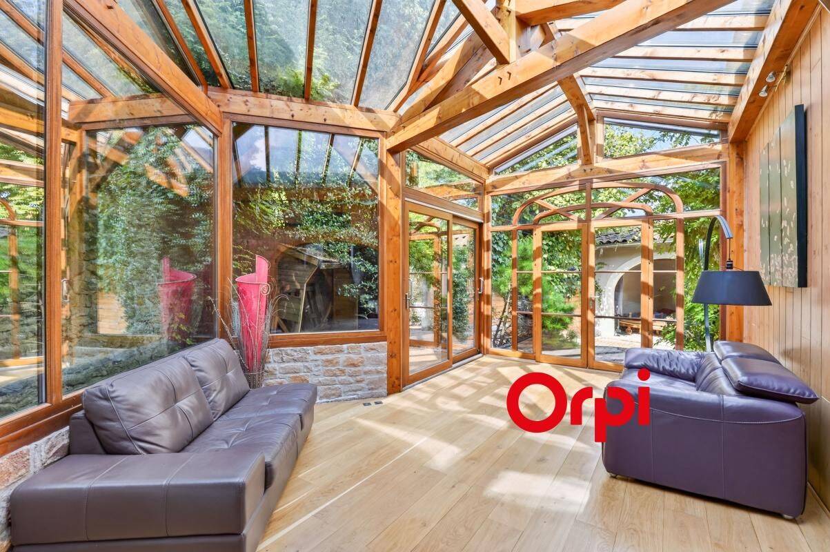 Maison 5 pièces 253 m² · à Saint-Didier-au-Mont-d'Or · 253 m² · 3 980 €/mois