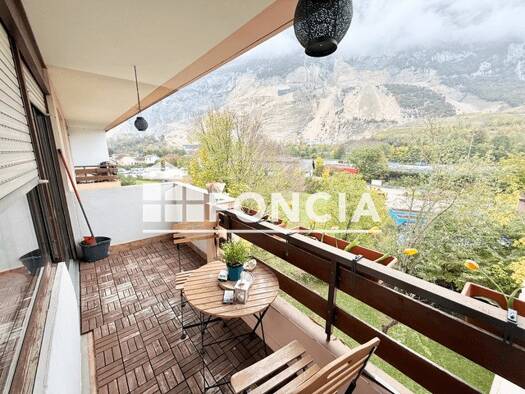 Appartement à louer 2 150 € 4 pièces 3 chambres 82,7 m² 3ème étage Étrembières 74100