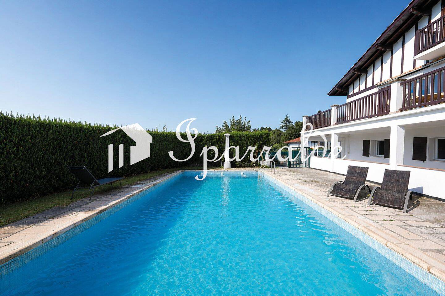 Maison 11 pièces 270 m² · à Hendaye · 270 m² · 728 000 €