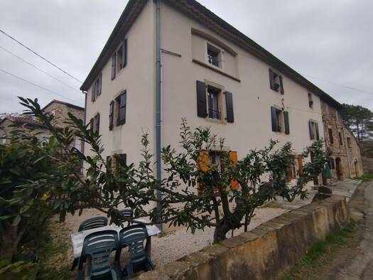 Appartement à louer 500 € 2 pièces 1 chambre 50,9 m² RDC Banne 07460