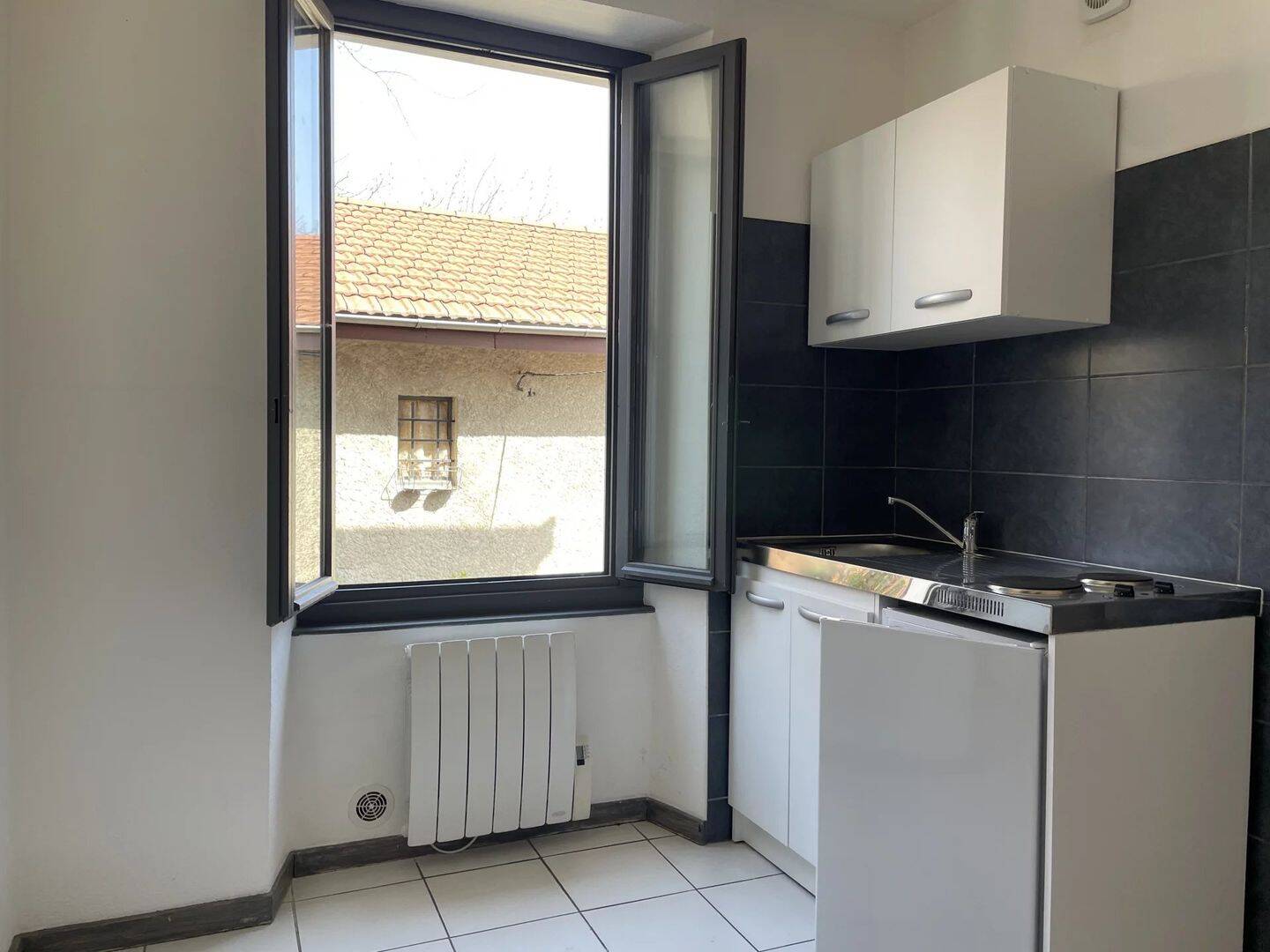 Appartement 2 pièces 23 m² · à Fontaine · 23 m² · 350 €