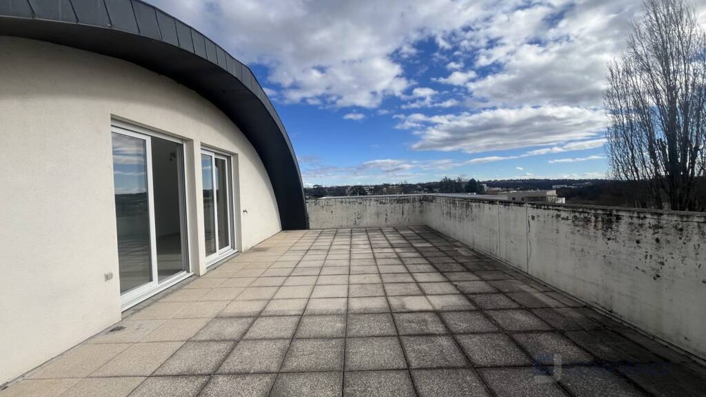 Appartement à vendre 230 000 € 3 pièces 2 chambres 69 m² Étage 4/4 Francheville 69340