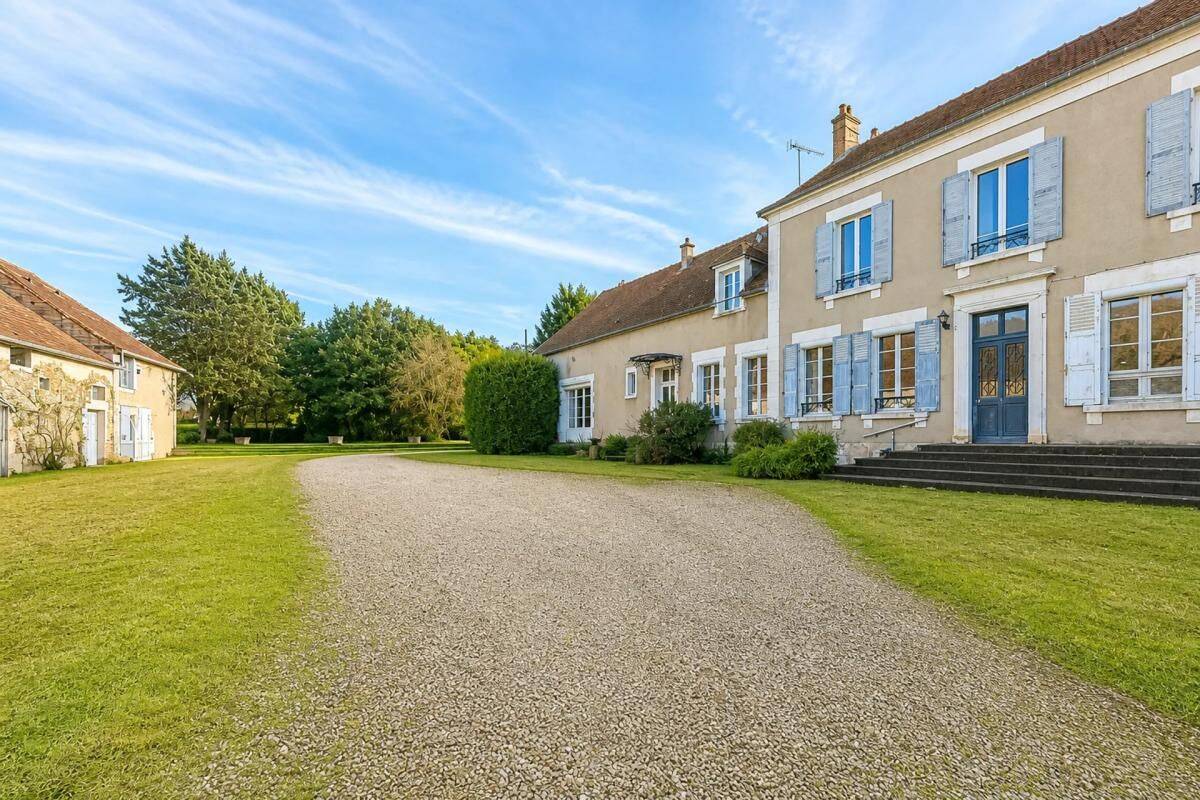 Maison 10 pièces 338 m² · à Beaumont · 338 m² · 275 000 €