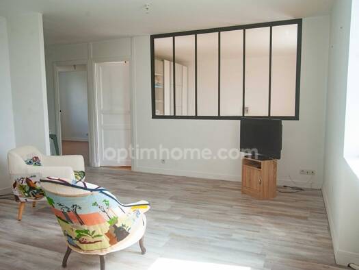 Appartement à vendre 245 000 € 4 pièces 2 chambres 72 m² Étage 2/2 Fontaines-Les Salesiens Dinan 22100
