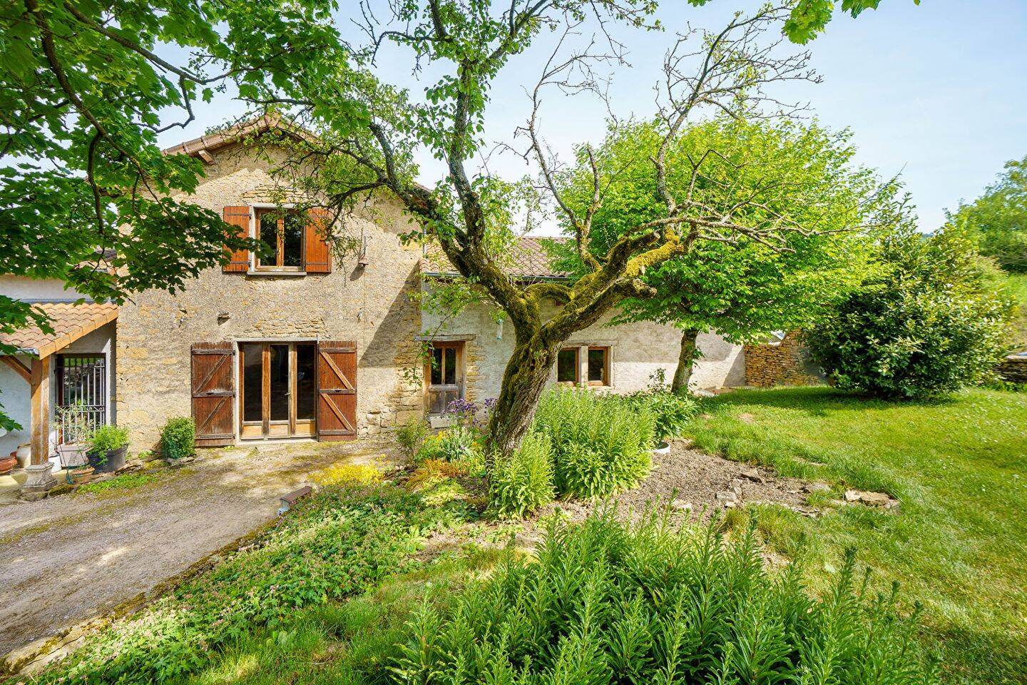 Maison 6 pièces 211 m² · à Mazille · 211 m² · 370 000 €