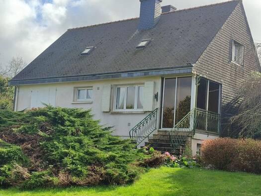 Maison de plain-pied à vendre 254 400 € 6 pièces 2 chambres 110 m² 3 030 m² de terrain Sud Rosporden 29140