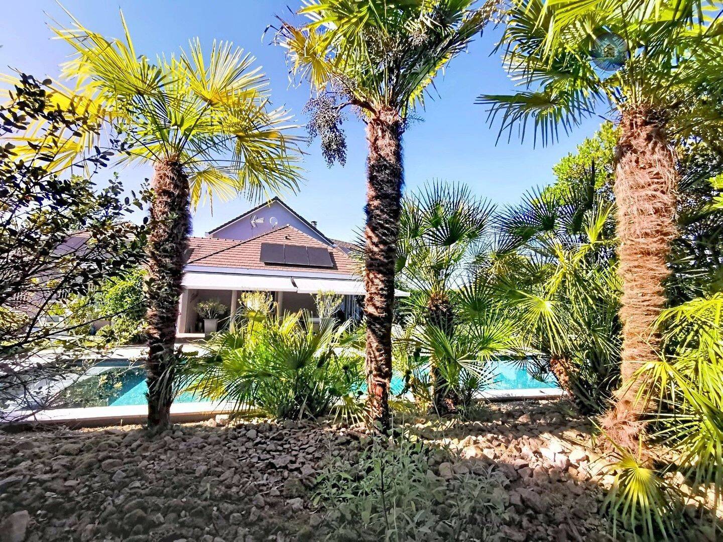 Maison 8 pièces 294 m² · à Varetz · 294 m² · 680 000 €
