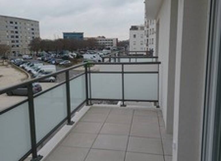 Appartement à louer 607 € 2 pièces 1<br/>chambre 41,6 m²<br/>superficie 2/3<br/>étage Capouchiné Nimes 30900
