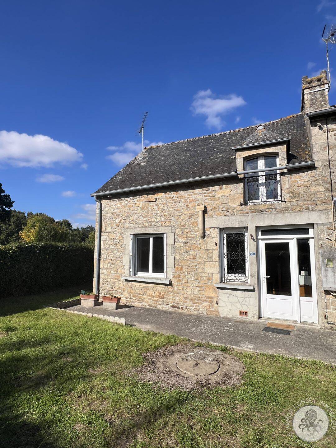 Maison en pierre mitoyenne   3 chambres   Terrain 400 m²