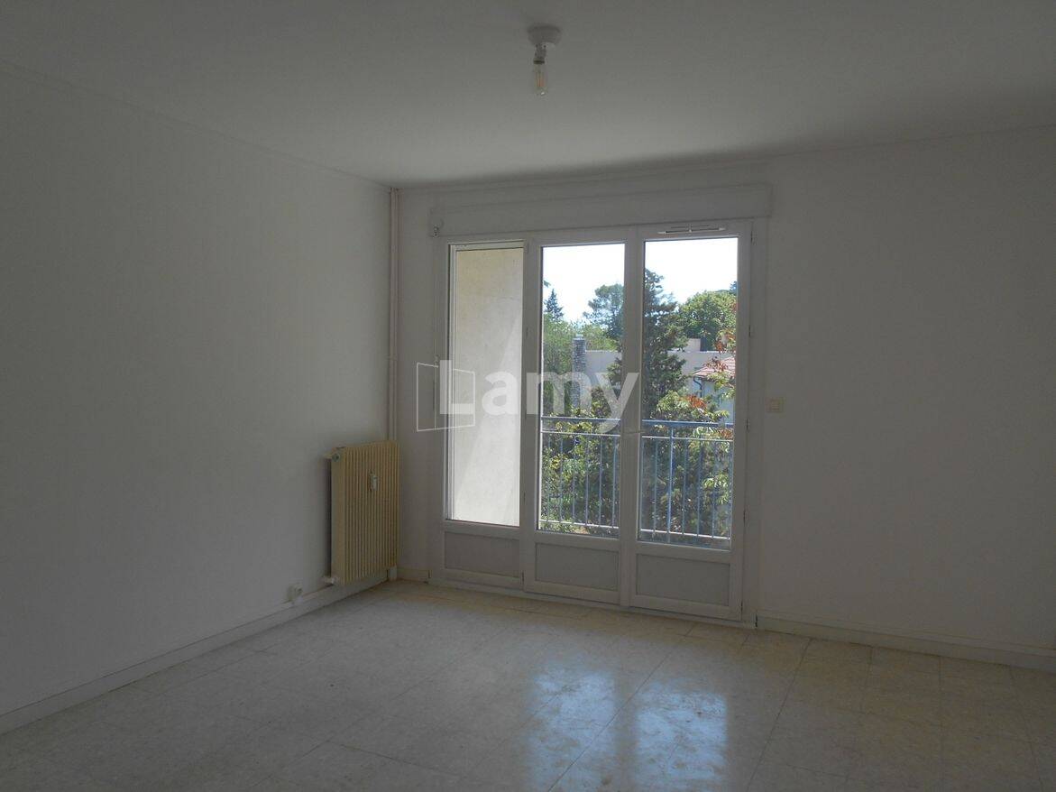 Appartement 4 pièces 75 m² · à Nîmes · 75,3 m² · 890 €