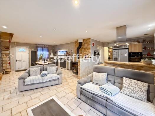 Maison de ville à vendre 299 000 € 5 pièces 4 chambres 100 m² 517 m² de terrain Luynes 37230