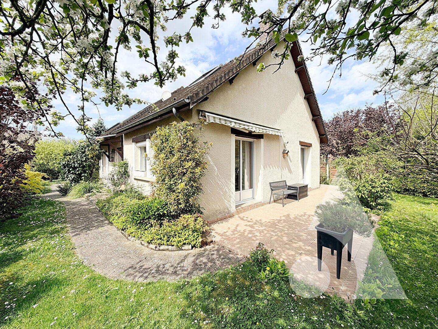 Maison 8 pièces 170 m² · à Saint-Julien-les-Villas · 170 m² · 329 900 €